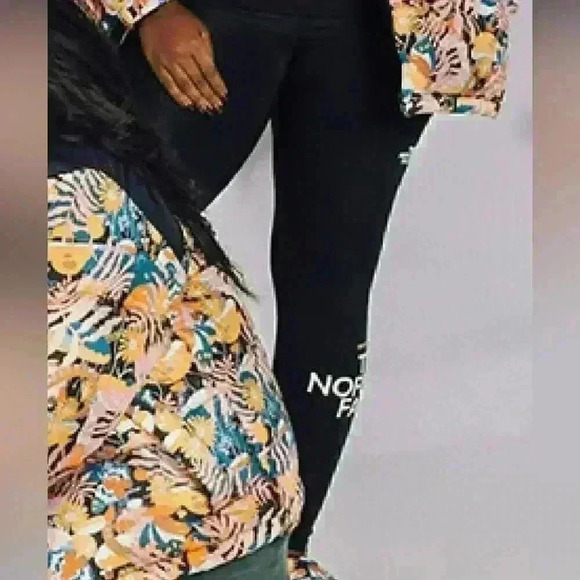 NWT NORTH FACE INTERNATIONAL WOMENS DAY SPECIAL EDITION Leggings Sz M w Pockets - Picture 1 of 9